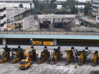 新巴城巴所有紅隧日間路線由明日頭班車起恢復原有服務。