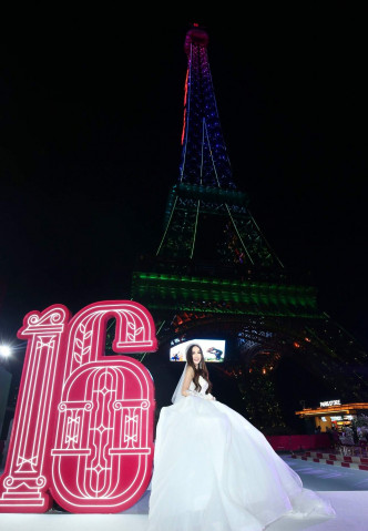 Irene遊到巴黎鐵塔突然掛念家中老公和囝囝，盼早日一家三口再遊巴黎。