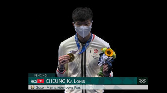 張家朗奪金，是香港歷來第二面奧運金牌，亦是回歸後首面金牌。直播截圖