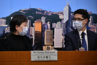 张竹君（左）几乎每日出席记者会。