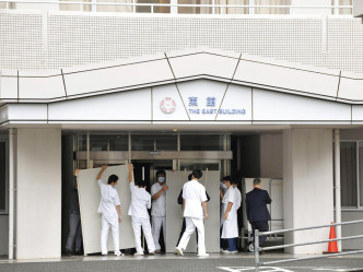 新冠肺炎疫情导致日本医疗系统崩溃。AP
