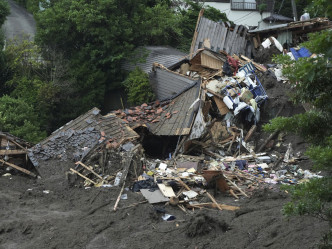 山泥倾泻冲毁至少130栋房屋和建筑物。AP图