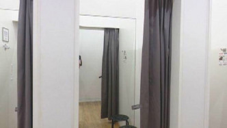 深圳Uniqlo試衫室女顧客揭發有人裝鏡頭偷拍。網上圖片
