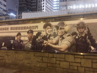 警隊的宣傳海報上被人寫上「A.C.A.B.」。