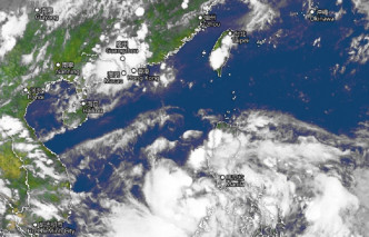 菲律賓中部附近的低壓區明日會進 入南海，並在隨後一兩日逐漸發展。香港天文台