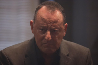 《這個殺手不太冷》男星尚連奴(Jean Reno)飾演東德傭兵首領，密謀智取古老名畫。