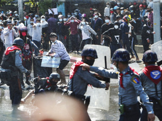 多名示威者被警方拘捕。AP圖片