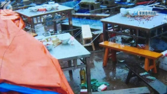 雲南網紅直播母親喪禮期間雨棚倒塌。網上圖片
