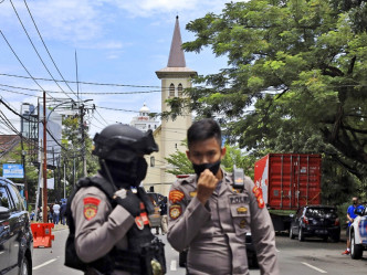 印尼南苏拉威西省一座教堂发生怀疑自杀式炸弹袭击。AP图片
