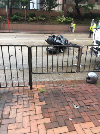 電單車被撞。香港突發事故報料區CW Wong圖片