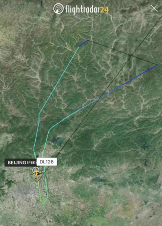 达美航空DL128次航班从北京起飞后又返航首都国际机场。网图