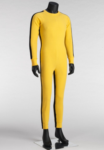 展品包括李小龙于电影《死亡游戏》中穿著的经典黄色战衣。