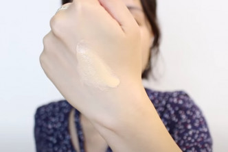 妝前乳最好是使用貼近原本膚色。