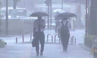 日本西部多处已经出现狂风大雨。网上图片