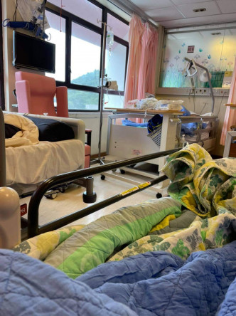 本月20日，李明蔚再入院抽腹水及要長期吸氧氣。