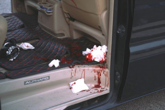 车厢留有血迹