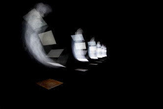 香港新媒體藝術家林欣傑創作的機械裝置作品《人工現實》。政府新聞處圖片