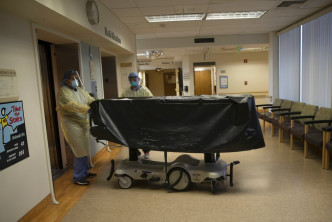 美国正受到Delta变种病毒的侵袭，医院负担加剧。美联社图片