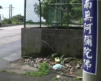 台高速公路驚現「人頭」和「南無阿彌陀佛」標語。網上圖片