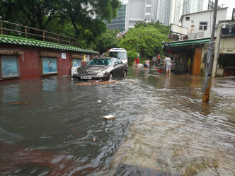 鯉魚門出現水浸。