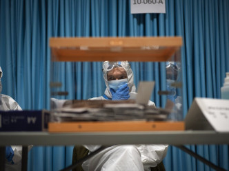 疫情当下，加泰隆尼亚存在脆弱的医疗和就业问题。 AP图片