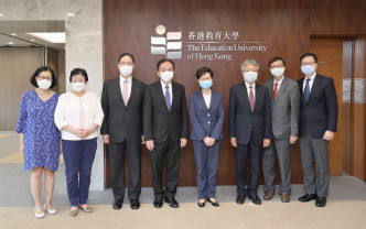 行政長官林鄭月娥今日（七月二十六日）到訪香港教育大學（教大）。圖示林鄭月娥（右四）與教大高層合照。政府新聞處