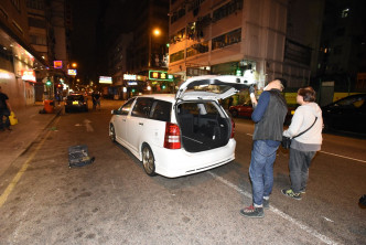 警方於旺角截查一輛七人車，檢獲43.7萬元可卡因。
