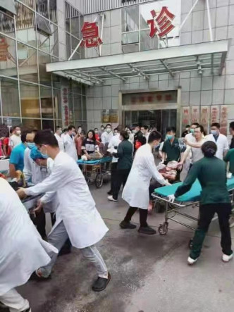傷者被送往醫院。