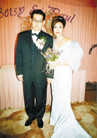 张凤妮和老公傅仰峰。