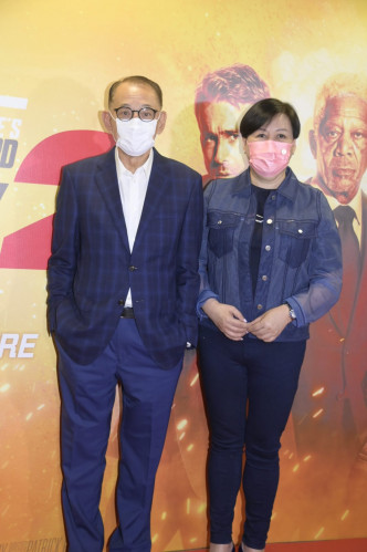 英皇集團主席楊受成夫婦出席首映。