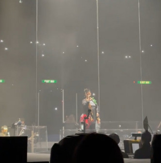 蓝奕邦分享二汶演唱歌曲《最后的信仰》的片段。