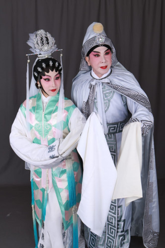 尹光與謝曉瑩在《帝女花之庵遇》的造型照。