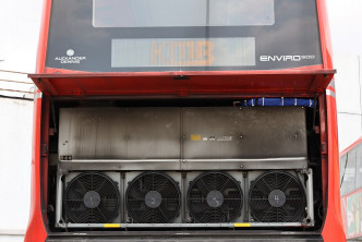 新一代的太阳能装置巴士供电予车内冷气系统及抽风机。九巴图片