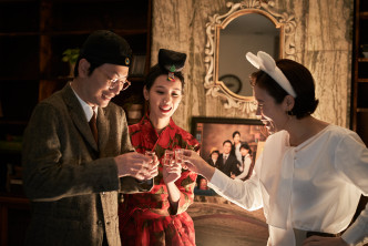 「龙灿」与内地演员陈都灵演绎来自中国的未婚妻「姚琳」，因文化差异发生不少误会和磨擦。