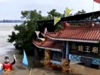 龙王庙遇水淹。网图