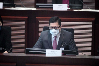邓炳强表示会研究23条立法的适用范围。