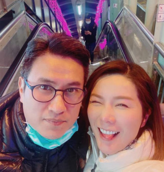 吳忻熹跟老公結婚多年，仍十分恩愛。