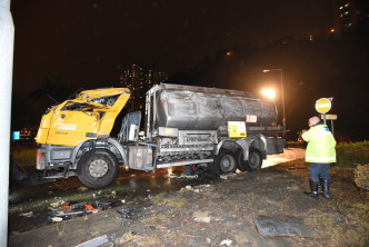 青衣油車深夜拖走