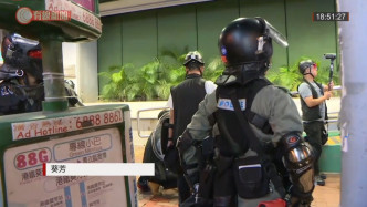 葵芳有防暴警察驻守。有线新闻截图