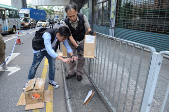 警员又检获刀套。欧阳伟光摄