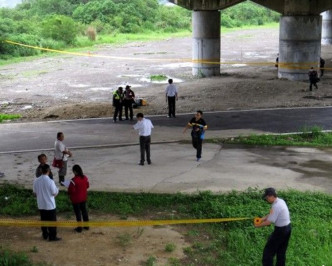 警方事后在新竹竹东河滨桥下发现少女的尸体。