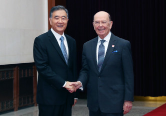 汪洋与美国商务部长罗斯举行会谈。
