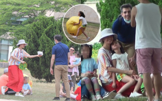 母亲节当日，梁咏琪同西班牙籍丈夫Sergio带爱女Sofía去数码港公园放电。