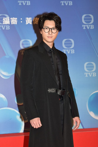 王浩信为新剧《极度怪咖》试造型。