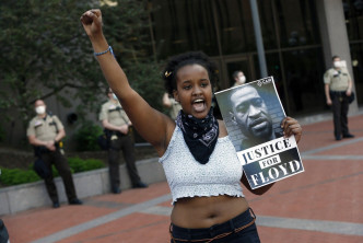 美国反警暴示威者。AP资料图片