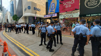 警方加强在铜锣湾布防。