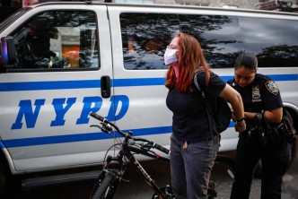 纽约市警队有旗下有一个为数600人的便衣反罪案单位。AP