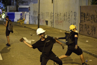 警方批评如果示威者不使用暴力警察就不会使用武力。资料图片