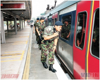 警方在大埔火车站截停一列火车。资料图片
