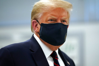 特朗普戴口罩視察。AP圖片